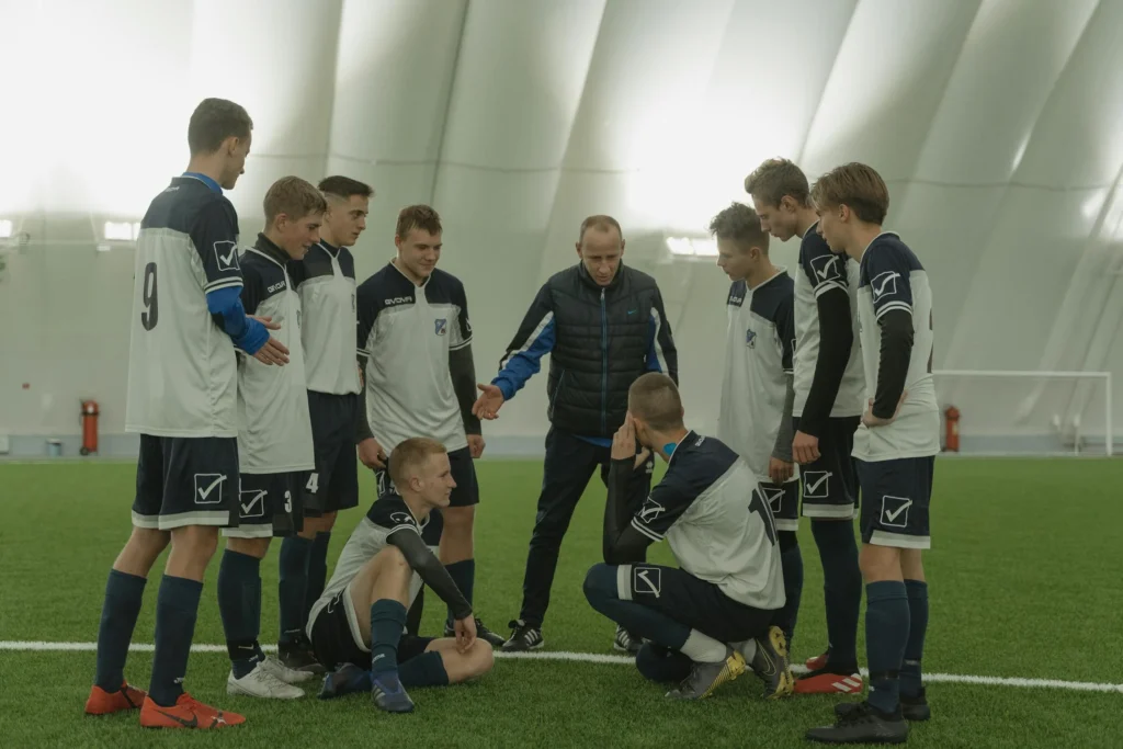 Bluffing Like a Casino Pro: The Tactical Mind Games of Football Coaches